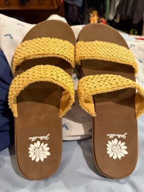 NWOB Yellow YellowBox Sandals Size 9